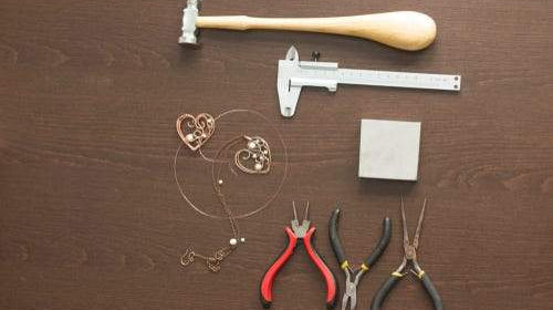 A Beginner’s Guide: How to Wire Wrap Pearls - Beadsofcambay.com