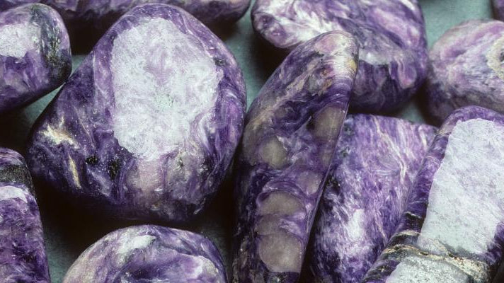 Charoite Stone: Meaning, Healing Properties, Benefits, Uses & More - Beadsofcambay.com