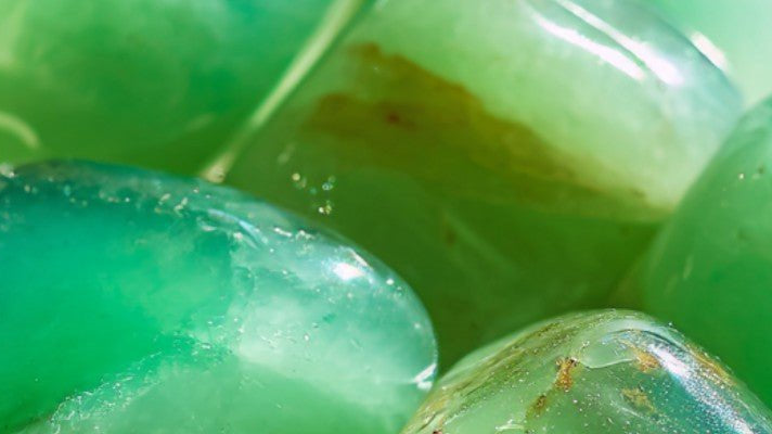 Chrysoprase Meaning: Healing Properties, Benefits, and Uses - Beadsofcambay.com
