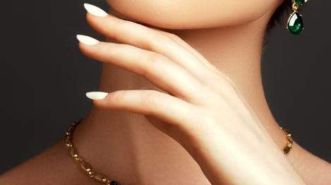 From Emerald to Ruby Beads: Spice Up Your Christmas Jewelry - Beadsofcambay.com