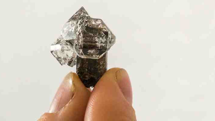 Herkimer Diamond Meaning: Healing Properties, Benefits, Uses, & More - Beadsofcambay.com