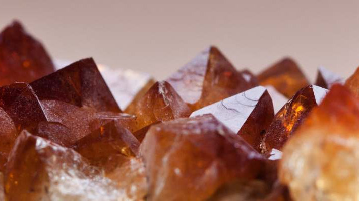 Hessonite Garnet Meaning: Healing Properties, Benefits, and Uses - Beadsofcambay.com