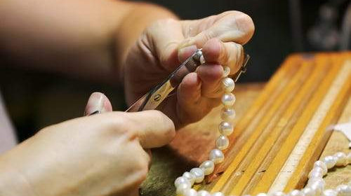 How to Knot Pearls: Everything You Need to Know - Beadsofcambay.com