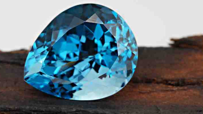 Blue Topaz Meaning: Healing Properties, Benefits, Uses & More