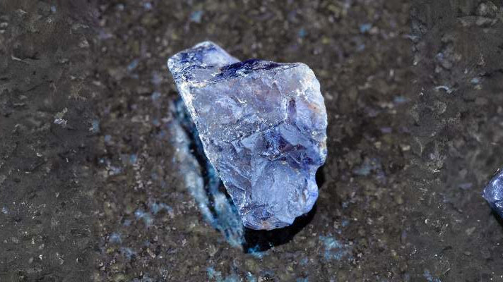Iolite Meaning: Healing Properties, Benefits, Uses & More - Beadsofcambay.com