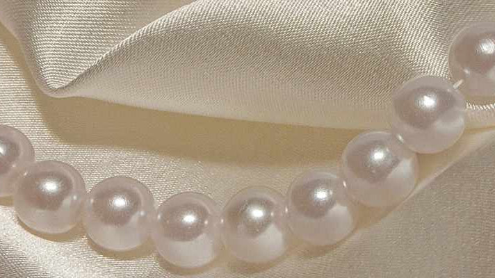 June Birthstone Secrets: Unraveling the Mystique of Pearls and Alexandrite - Beadsofcambay.com