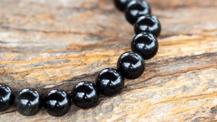Onyx Stone: Meaning, Healing Properties, Benefits, Uses & More - Beadsofcambay.com