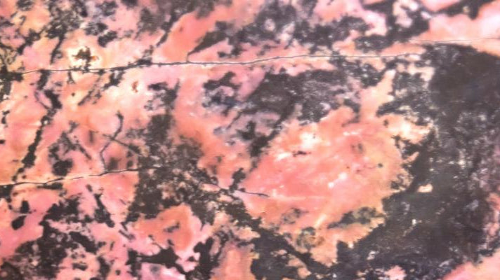 Rhodonite Meaning: Benefits and Everyday Uses - Beadsofcambay.com