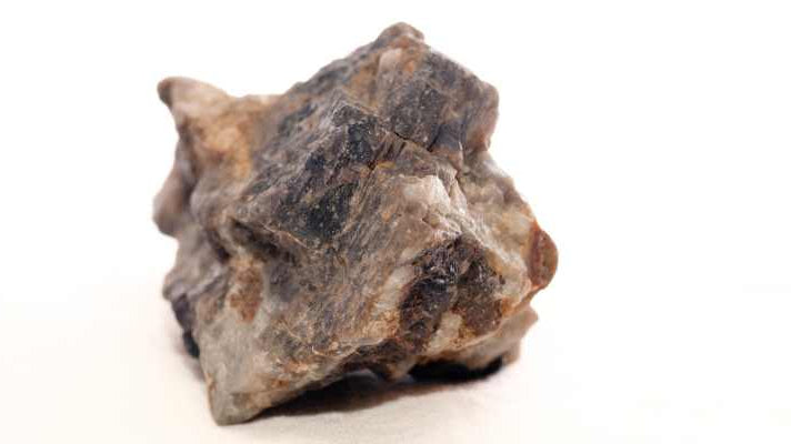 Scapolite Stone: Meaning, Healing Properties, Benefits, Uses & More - Beadsofcambay.com