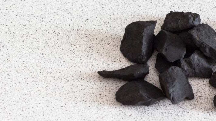 Shungite Stone Meaning: Healing Properties, Benefits, Uses & More - Beadsofcambay.com