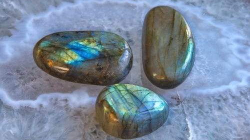 The History of Labradorite Beads - Beadsofcambay.com