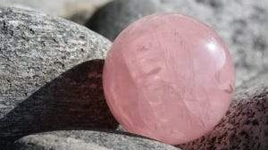 What’s Hot This Summer: Rose Quartz Beads - Beadsofcambay.com