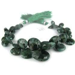 7x7-13x11mm Emerald Heart Briolette 7 inch 39 pieces - Beadsofcambay.com